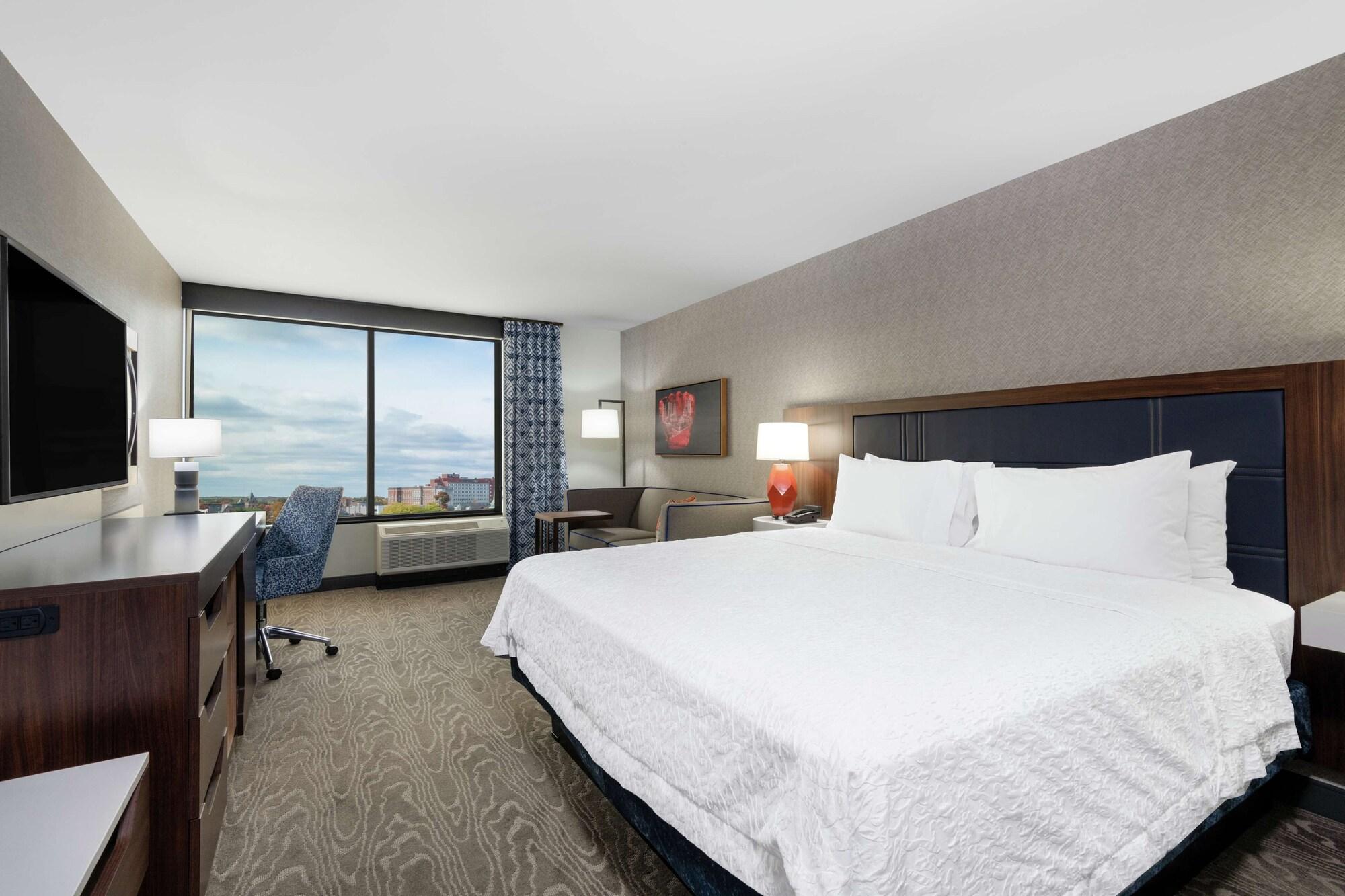 Hampton Inn & Suites Fort Wayne Downtown Exteriör bild
